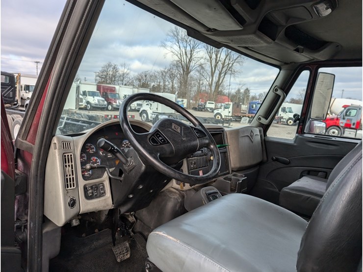 2014-international-durastar-4300-image-17