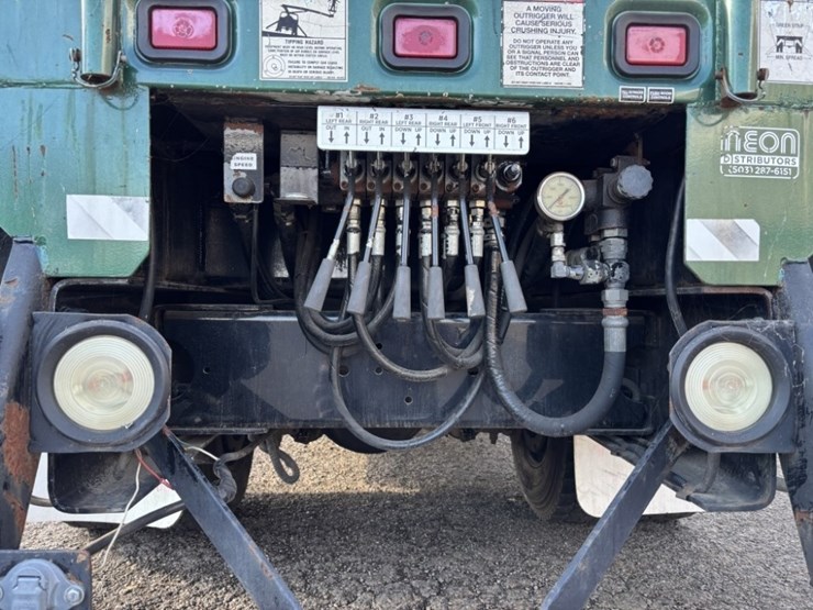 2001-kenworth-t300-image-14