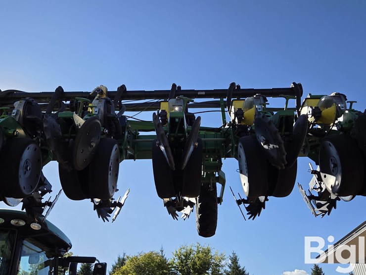 2011-john-deere-dr18-image-13