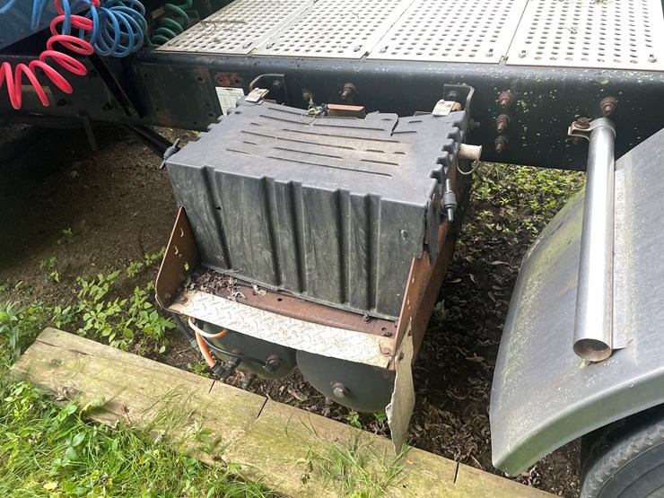 #210-•-2009-international-eagle-semi-tractor-(fall-creek,-wi)-(has-wi-title)-image-10