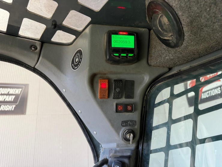 2015-gehl-v270-image-20