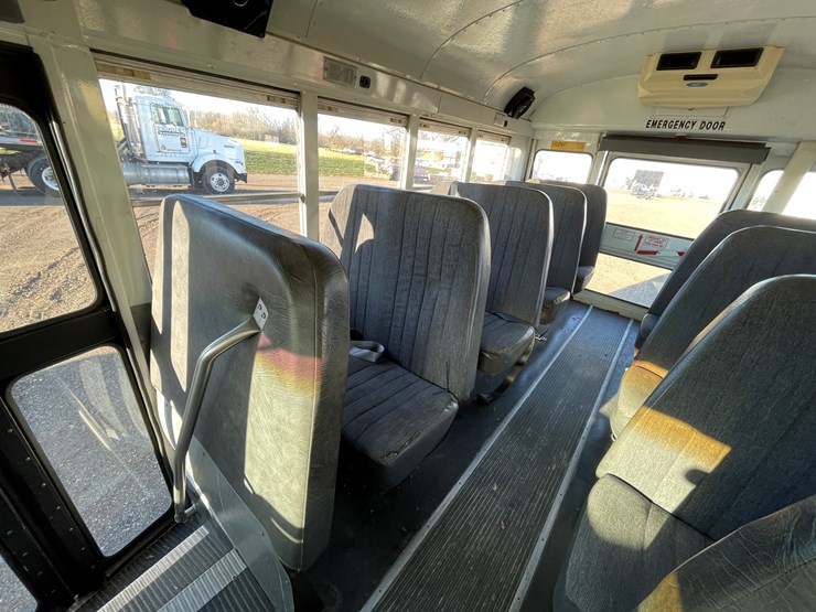 #1071-•-1999-chevy-short-bus-(has-wi-title)-image-26