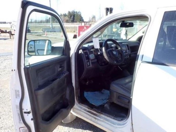 2016-dodge-1500-image-27