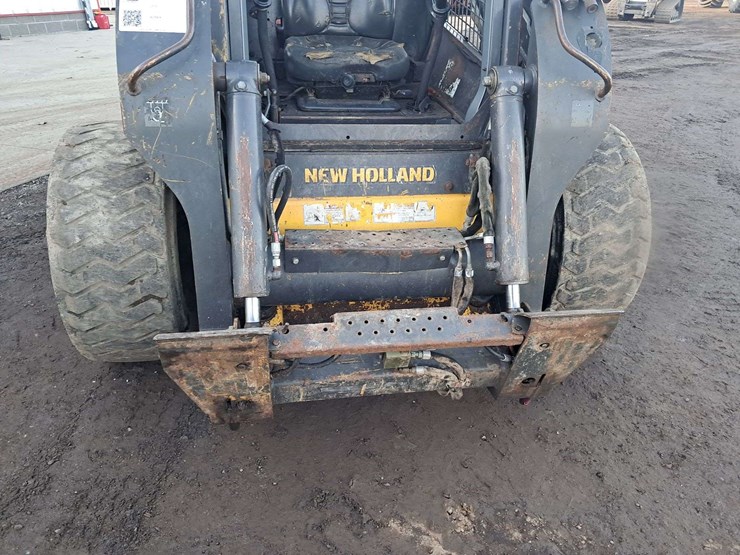 new-holland-l225-image-14