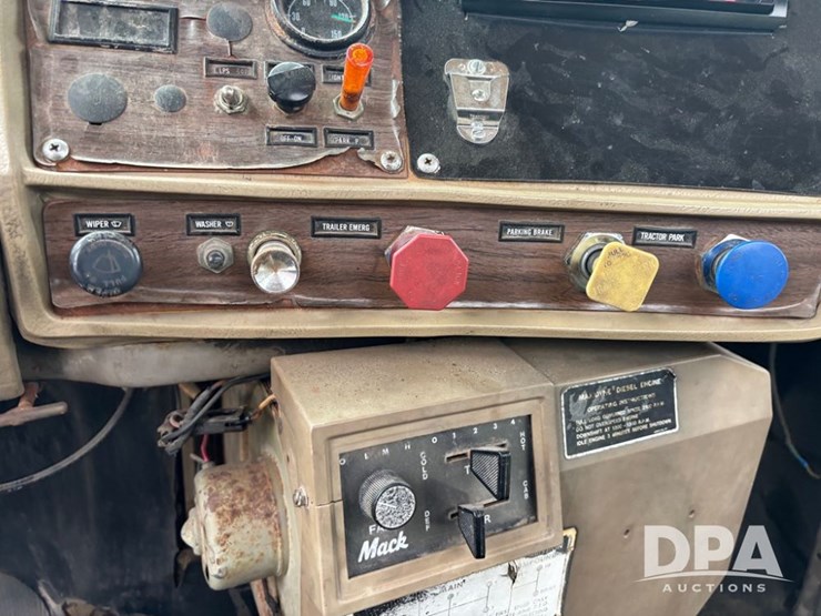 mack-r686st-image-64