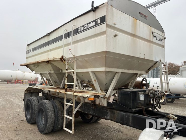 2001-peterbilt-330-image-23