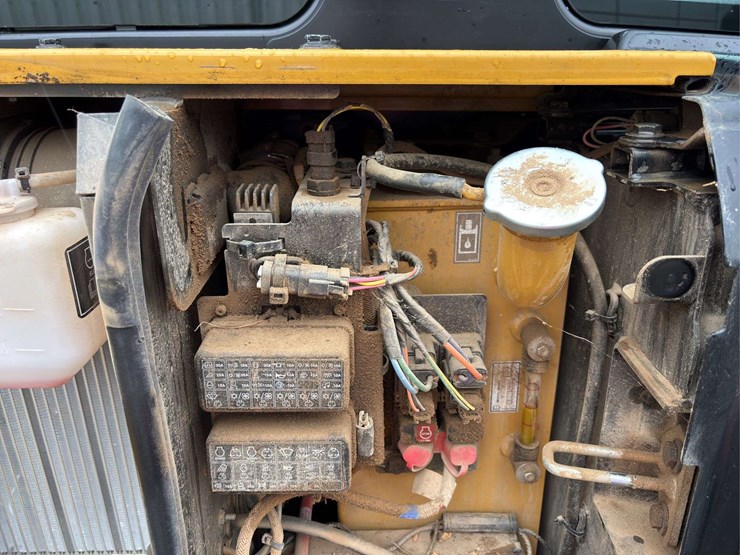 2023-caterpillar-303-image-28