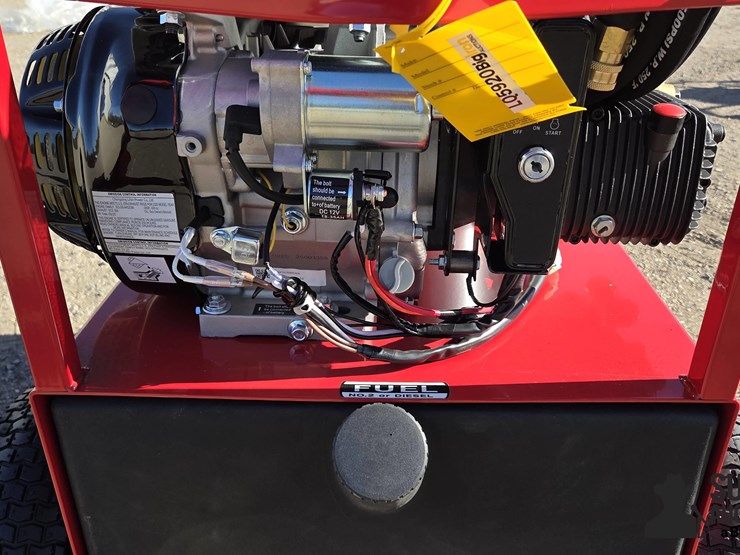 2025-magnum-4000-series-hot-water-pressure-washer-image-11