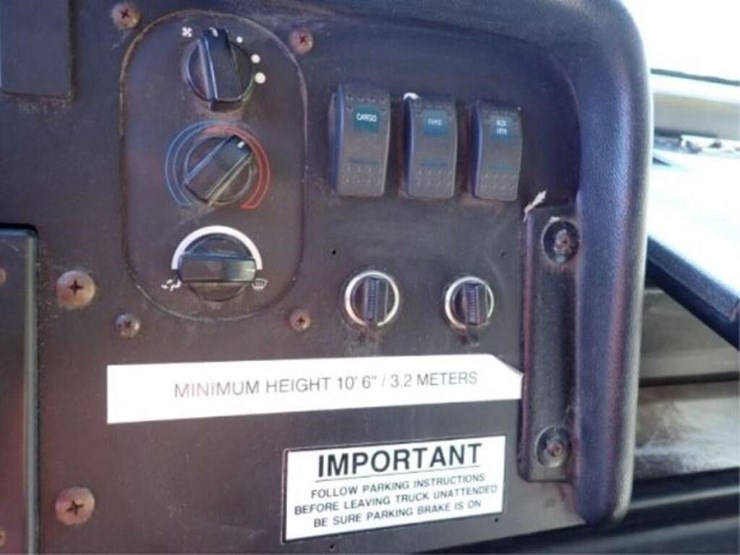 2015-freightliner-mt55-image-18