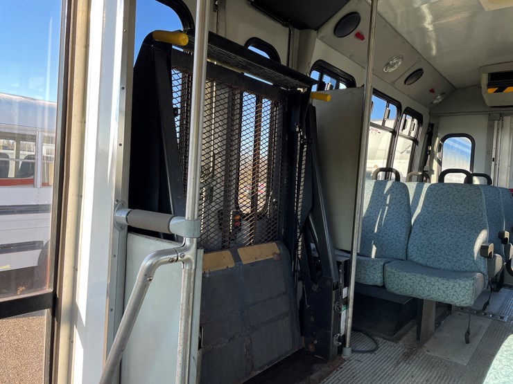 2001-ford-transit-image-25