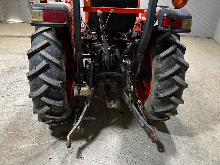 2014-kubota-l3901hst-image-14