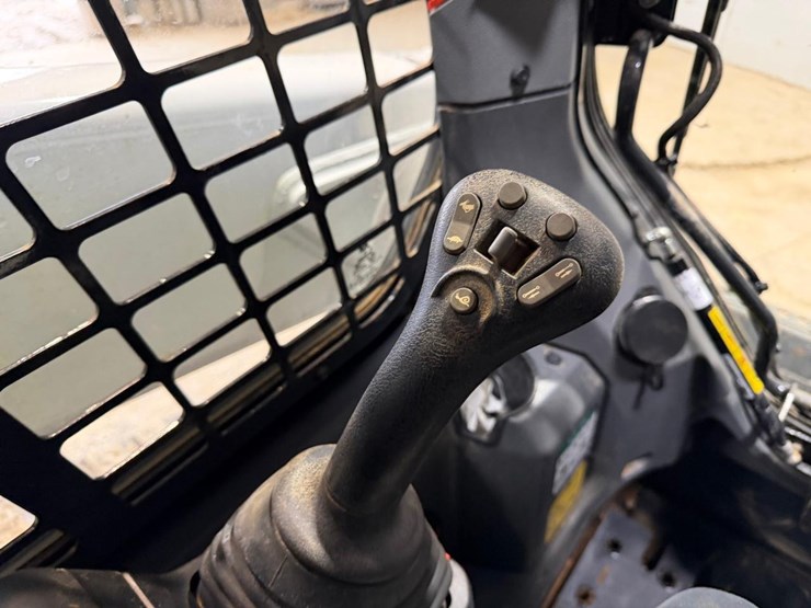 2023-bobcat-t76-image-28