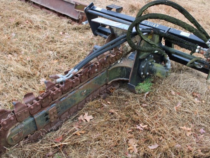 cat-t9b-trencher-with-side-to-side-and-quick-hitch-attachment-image-3