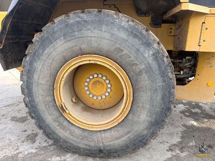 2014-caterpillar-924k-image-12