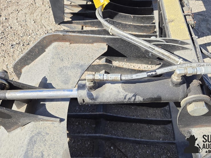 80"-rock/brush-grapple-image-9