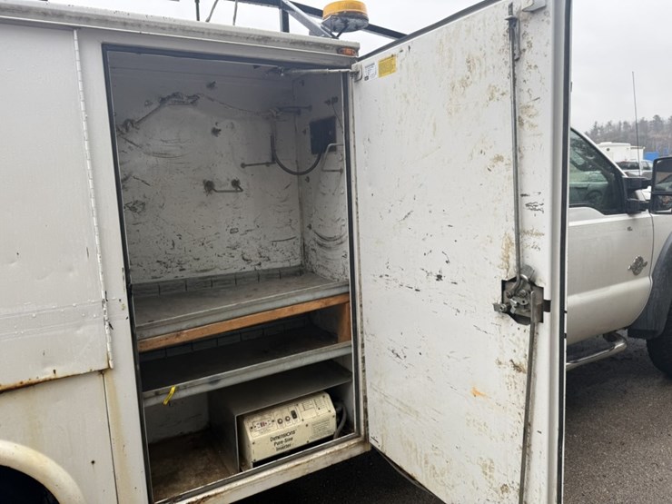 2011-ford-f550-image-25