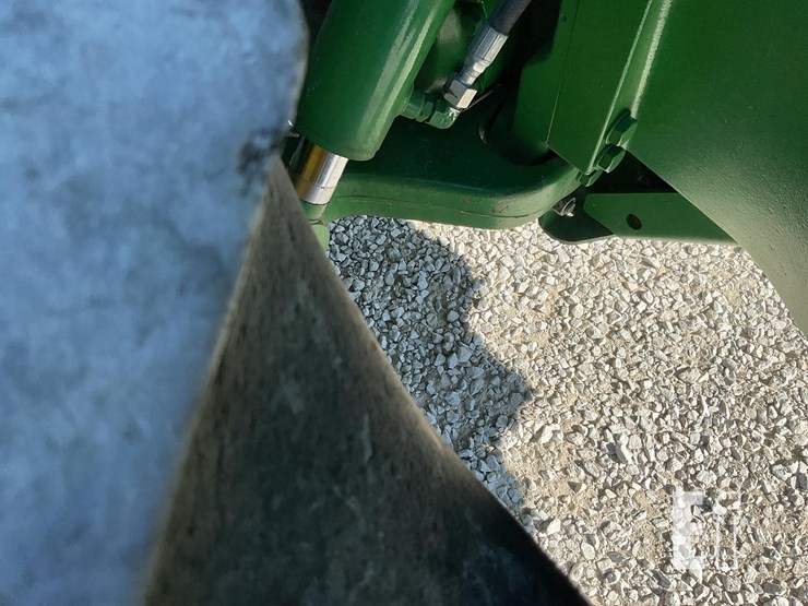 john-deere-8335r-image-8