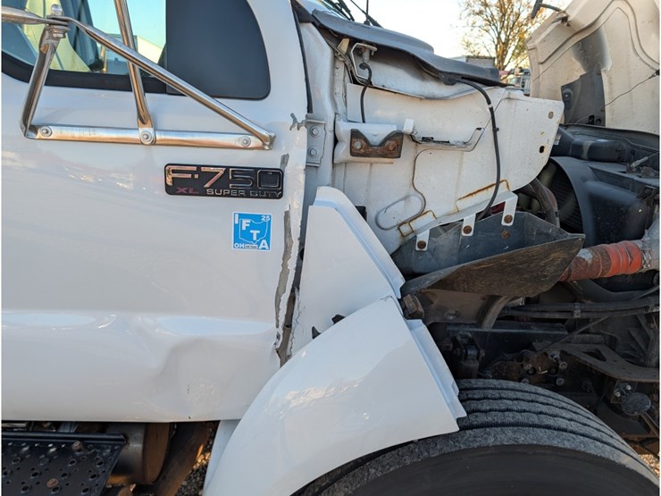 2015-ford-f750-image-17