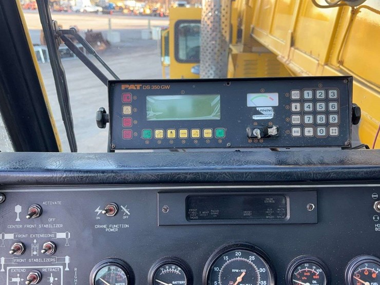 1993-grove-tms700b-image-67