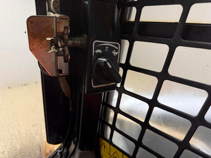 2021-bobcat-t595-image-29