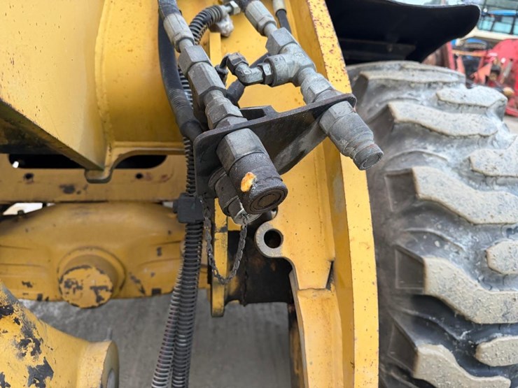 2012-caterpillar-906h-image-11