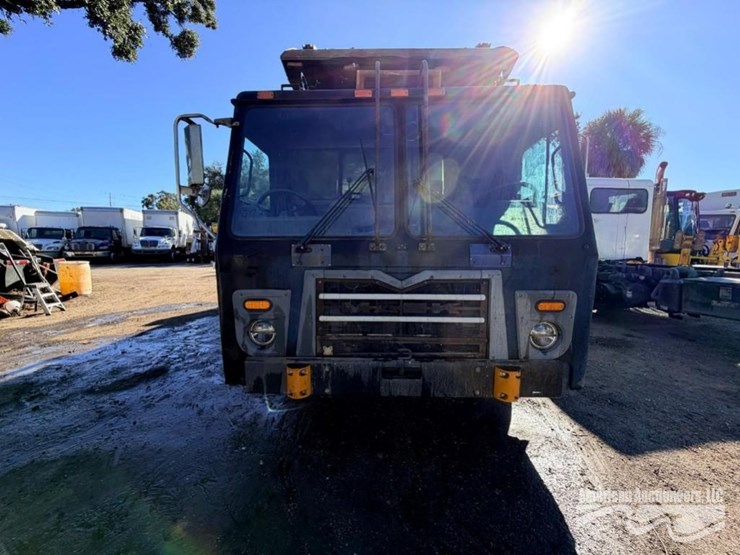 2016-mack-leu613-image-20