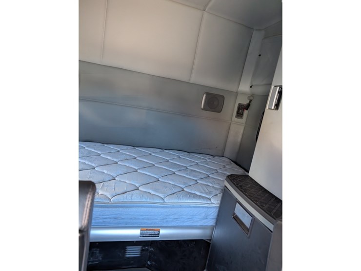 2020-kenworth-t680-image-26