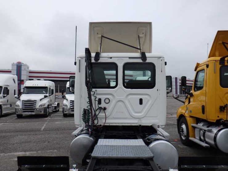 freightliner-cascadia-125-image-10