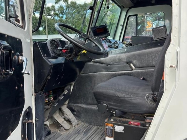 2015-mack-leu613-image-11