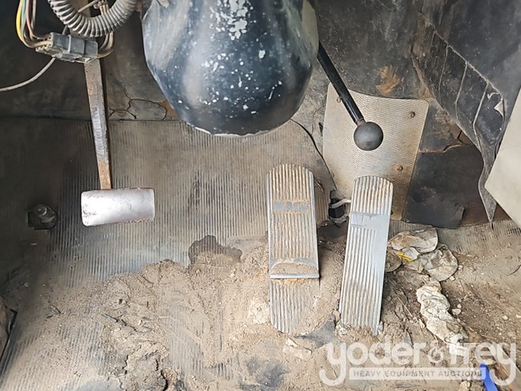 1994-mack-rd690s-image-30