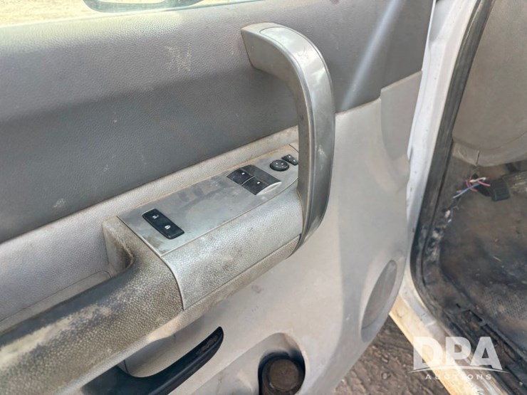 2010-chevrolet-silverado-2500hd-image-68