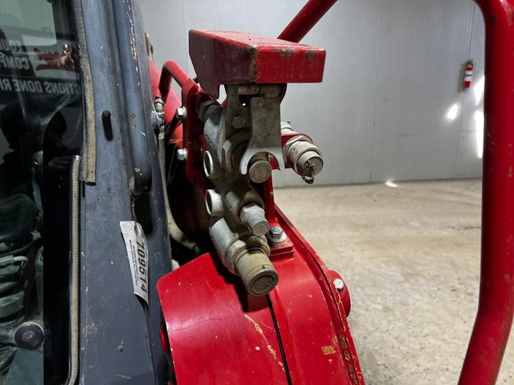 2022-takeuchi-tl8r2-image-11