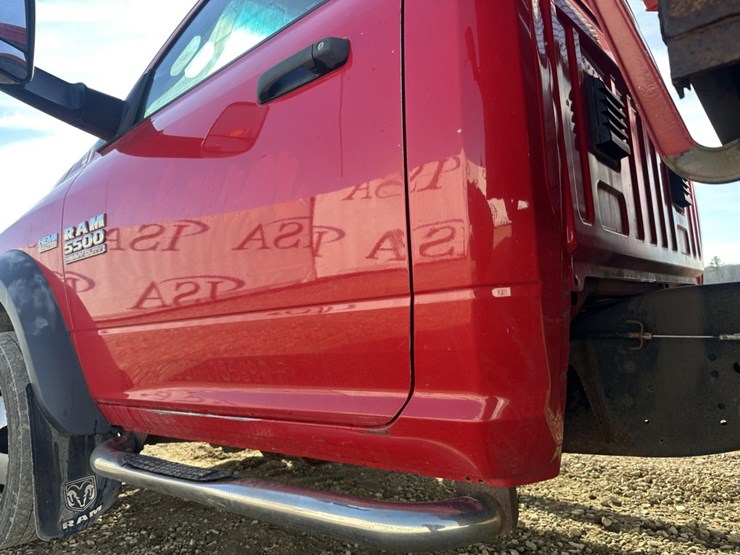 2015-dodge-ram-5500-image-23