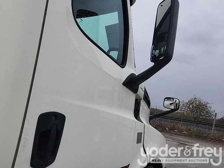 2019-freightliner-cascadia-126-image-39