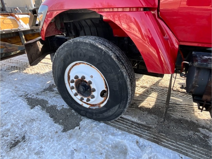 international-7400-image-16