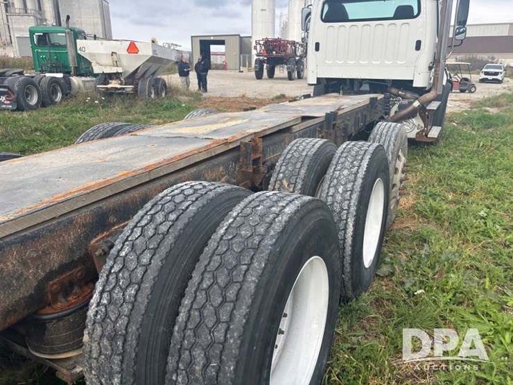 freightliner-114sd-image-13