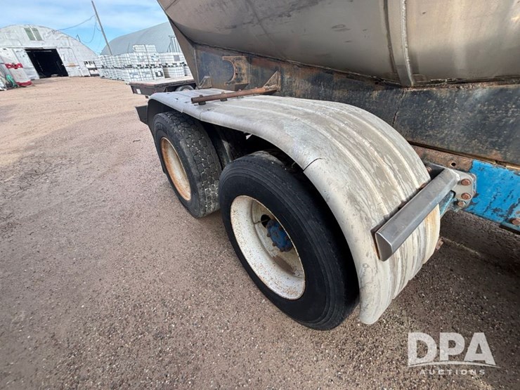 peterbilt-377-image-8