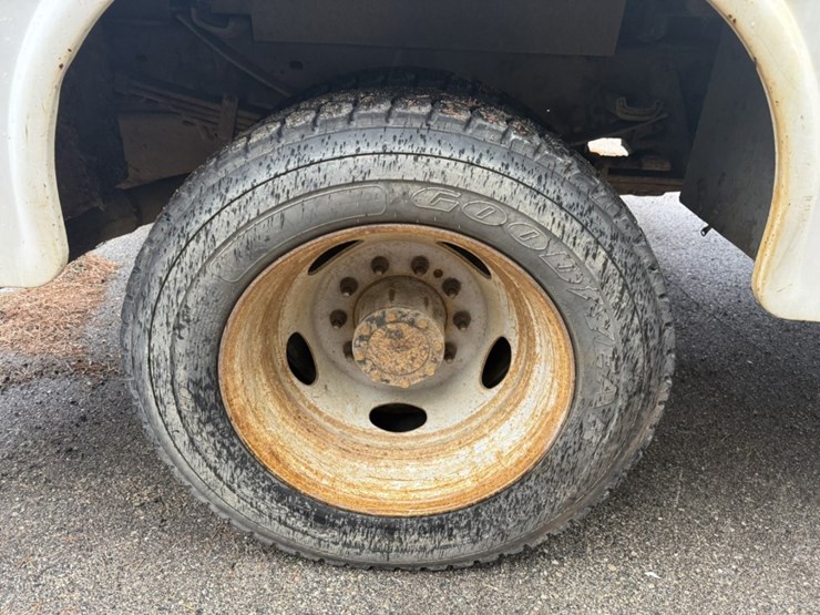 2011-ford-f550-image-43