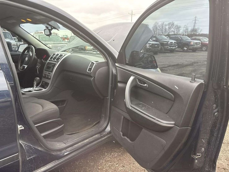 2011-gmc-acadia-image-19