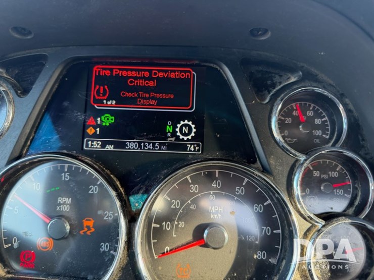 peterbilt-567-image-76