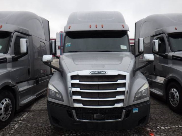 2019-freightliner-cascadia-126-image-3