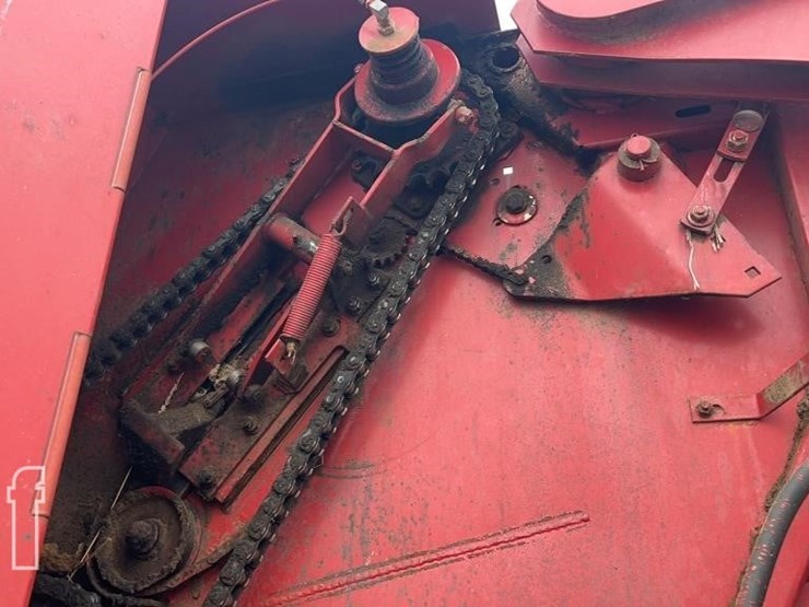 new-holland-660-image-15