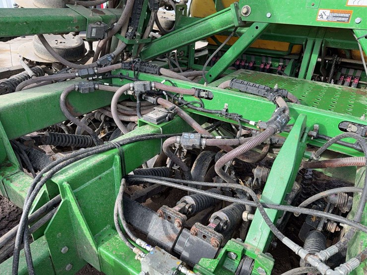 2011-john-deere-1990-image-25