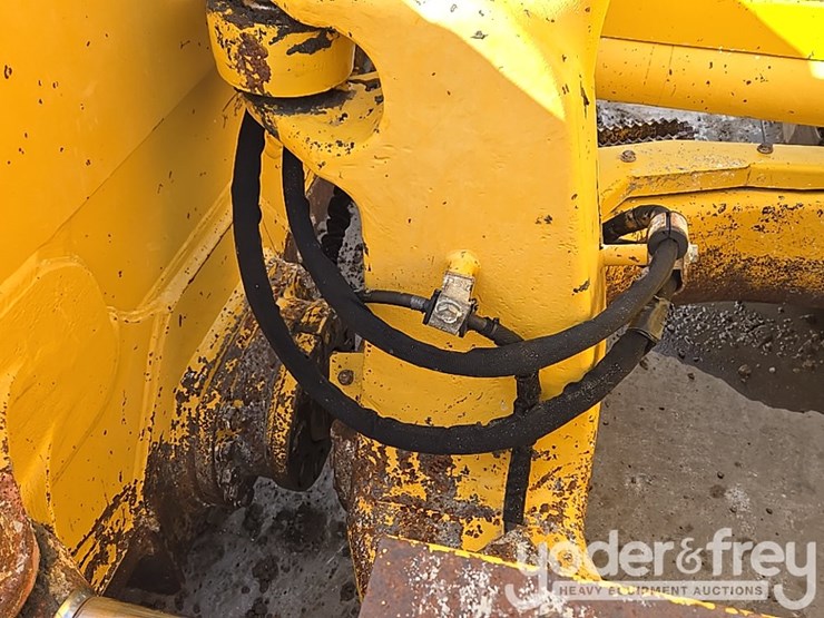 2018-komatsu-d61pxi-24-image-32