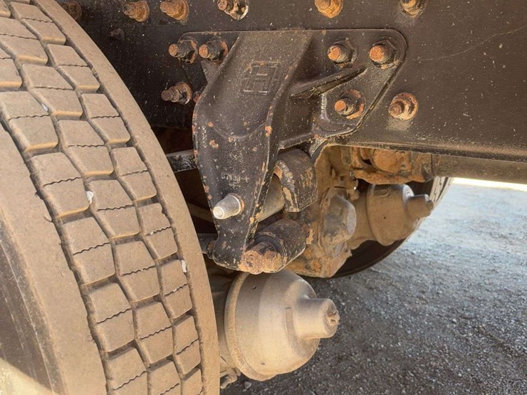 2010-international-lf517-lone-star-dump-truck-image-16