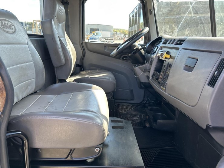 2017-peterbilt-337-image-92