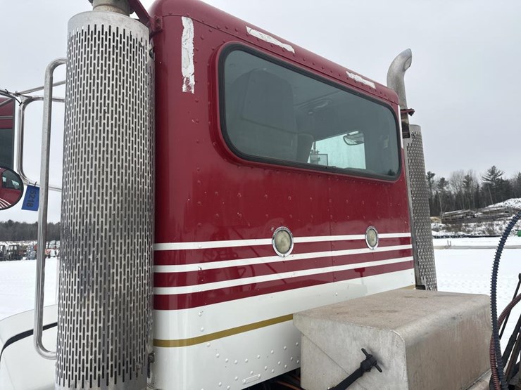 2007-peterbilt-385-image-15