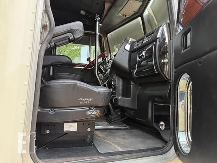 2002-peterbilt-379-image-29