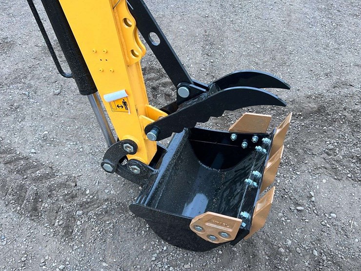 landhero-ldh-kv16-mini-excavator-image-10