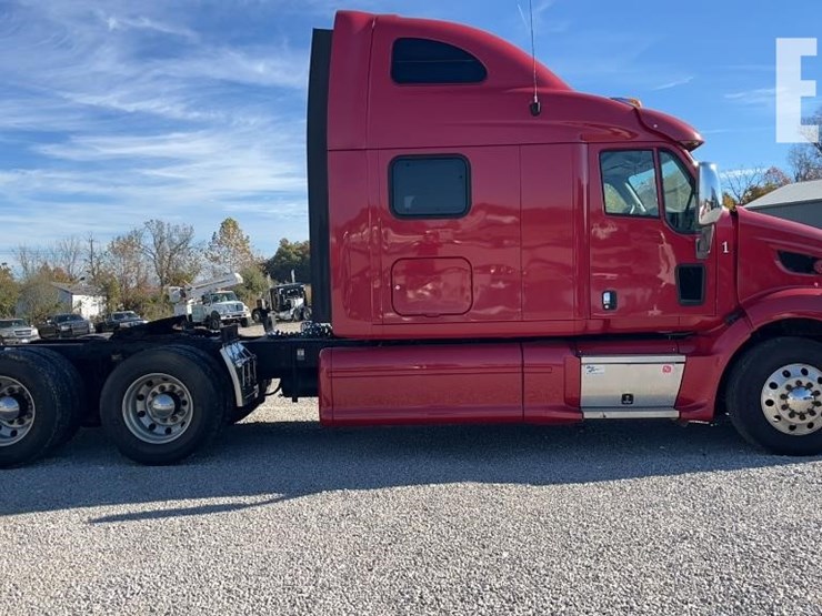 2012-peterbilt-587-image-5